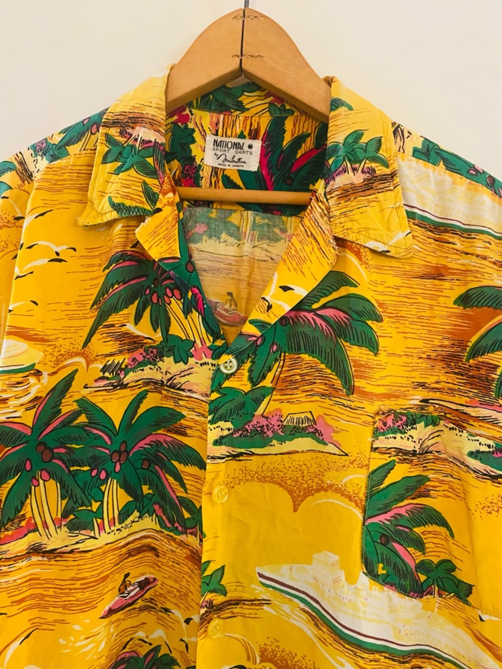 1960s / 1970s National Manhattan Yellow  Hawaiin Shirt Medium